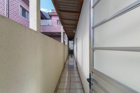 Corredor de casa para alugar com 1 quarto, 28m² em Cidade Continental, São Paulo