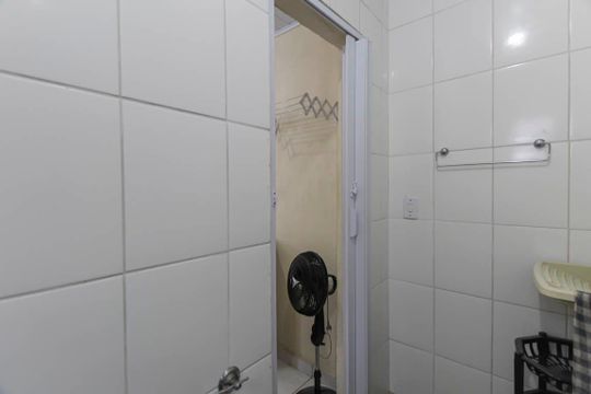 Banheiro  de casa para alugar com 1 quarto, 28m² em Cidade Continental, São Paulo
