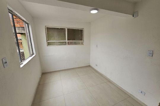 Quarto 1 de casa para alugar com 2 quartos, 100m² em Jardim das Palmas, São Paulo