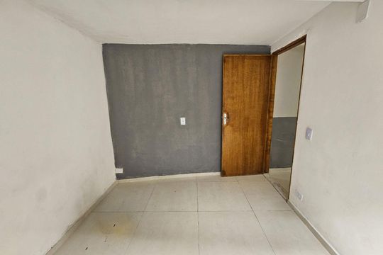 Quarto 2 de casa para alugar com 2 quartos, 100m² em Jardim das Palmas, São Paulo