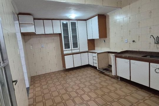 Casa para alugar com 2 quartos, 179m² em Vila Lucinda, Santo André