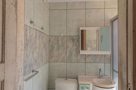 Banheiro-Casa 1 de casa à venda com 2 quartos, 300m² em Nossa Senhora das Gracas, Canoas