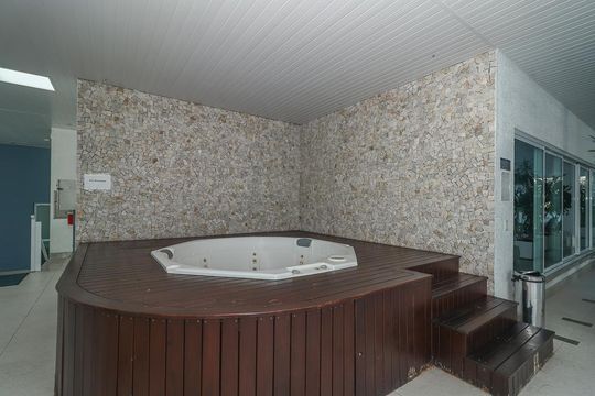 Área comum - Piscina coberta de apartamento à venda com 2 quartos, 65m² em Jardim Europa, Porto Alegre