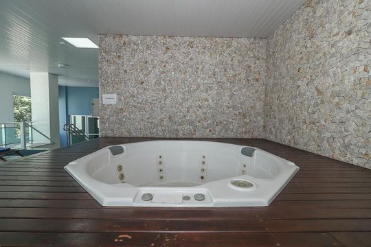 Área comum - Piscina coberta de apartamento à venda com 2 quartos, 65m² em Jardim Europa, Porto Alegre