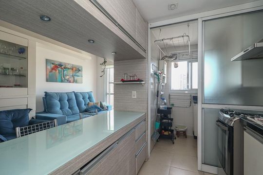 Cozinha de apartamento à venda com 2 quartos, 65m² em Jardim Europa, Porto Alegre