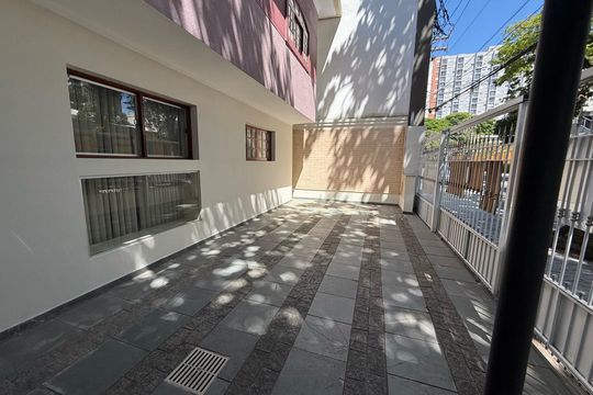 Casa para alugar com 4 quartos, 329m² em Indianópolis, São Paulo