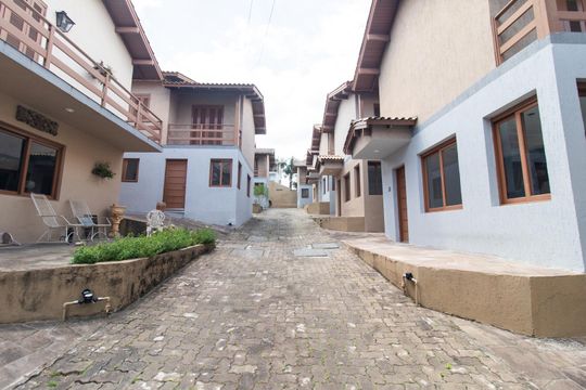 Casa à venda com 2 quartos, 130m² em Ipanema, Porto Alegre