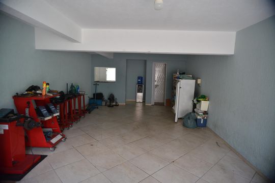 Garagem de casa à venda com 3 quartos, 288m² em Vila Lucinda, Santo André