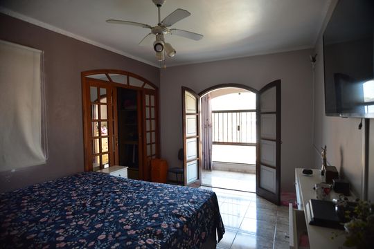 Casa à venda com 3 quartos, 288m² em Vila Lucinda, Santo André