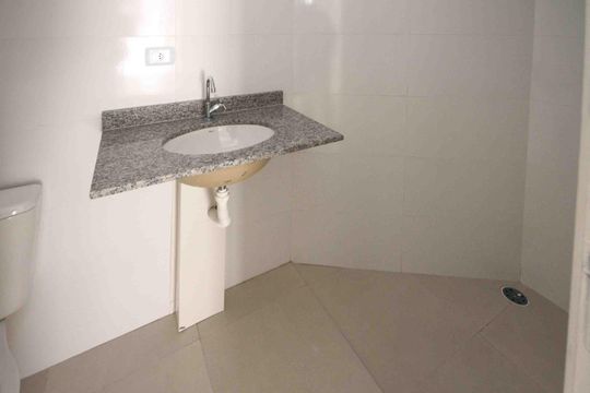 Banheiro de kitnet/studio à venda com 1 quarto, 27m² em Quinta da Paineira, São Paulo
