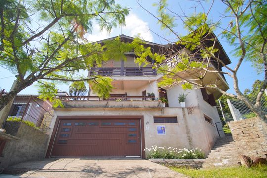 Fachada de casa à venda com 4 quartos, 300m² em Scharlau, São Leopoldo