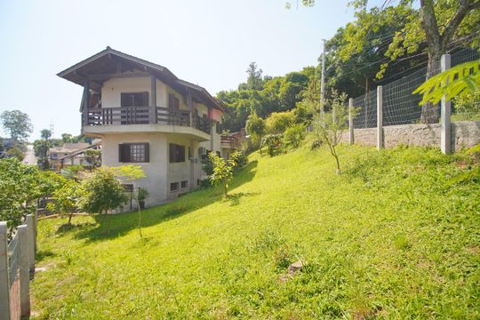 Quintal de casa à venda com 4 quartos, 300m² em Scharlau, São Leopoldo