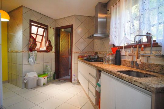 Cozinha de casa à venda com 4 quartos, 300m² em Scharlau, São Leopoldo