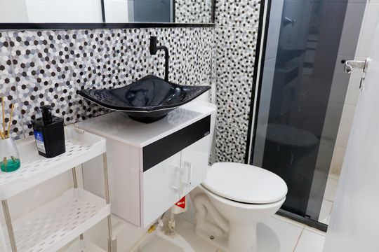 Banheiro de apartamento para alugar com 2 quartos, 40m² em Jardim do Lago, São Paulo