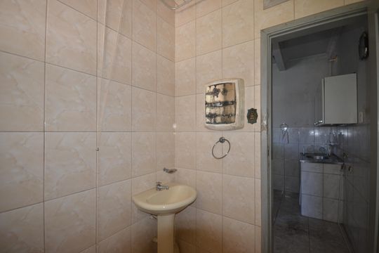 Banheiro de kitnet/studio para alugar com 1 quarto, 18m² em Osvaldo Cruz, Rio de Janeiro