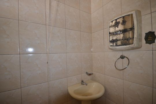 Banheiro de kitnet/studio para alugar com 1 quarto, 18m² em Osvaldo Cruz, Rio de Janeiro