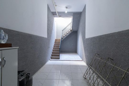 Porão de casa à venda com 3 quartos, 140m² em Vila Marieta, São Paulo