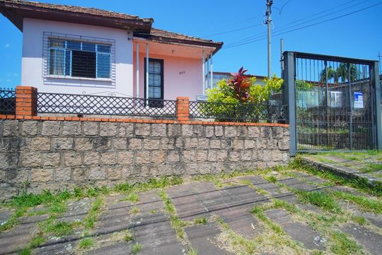 Fachada de casa para alugar com 2 quartos, 423m² em Vila Jardim, Porto Alegre
