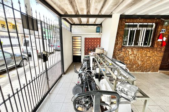 Casa à venda com 2 quartos, 116m² em Jardim das Laranjeiras, São Paulo