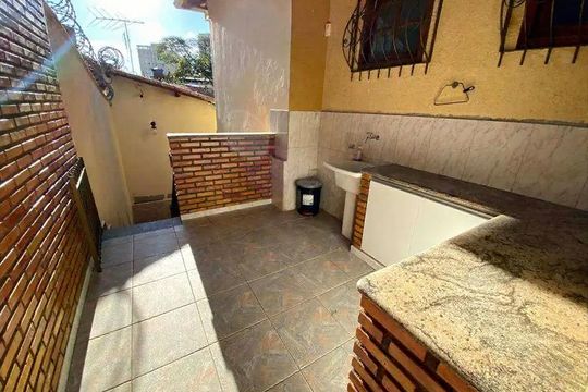 Casa à venda com 4 quartos, 250m² em Santa Monica, Belo Horizonte