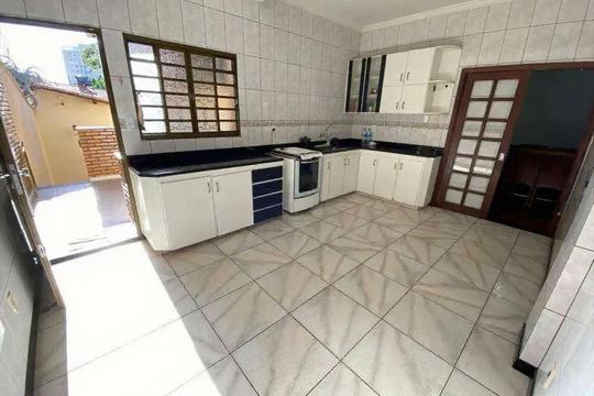 Casa à venda com 4 quartos, 250m² em Santa Monica, Belo Horizonte