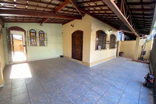 Casa à venda com 4 quartos, 250m² em Santa Monica, Belo Horizonte