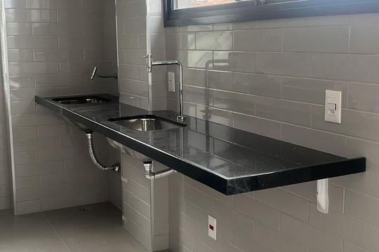 cozinha de apartamento para alugar com 1 quarto, 47m² em Santo Agostinho, Belo Horizonte