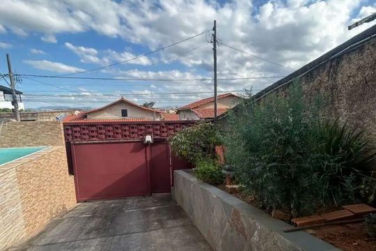 Casa para alugar com 3 quartos, 285m² em Nacional, Contagem
