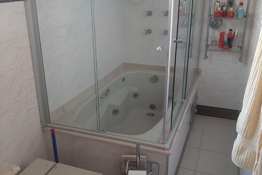 Banheiro 3 de casa à venda com 3 quartos, 135m² em Vila California, São Paulo