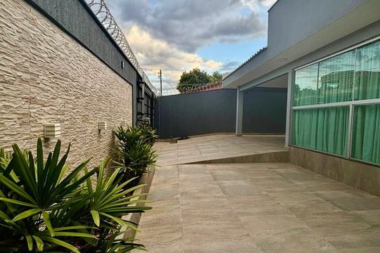 Área externa de casa para alugar com 3 quartos, 420m² em Jardim Atlantico, Goiânia