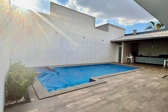 Área externa de casa para alugar com 3 quartos, 420m² em Jardim Atlantico, Goiânia