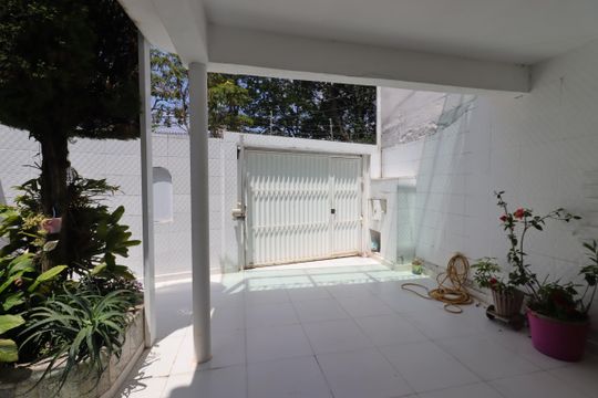 Garagem de casa à venda com 2 quartos, 250m² em Vila Valparaíso, Santo André