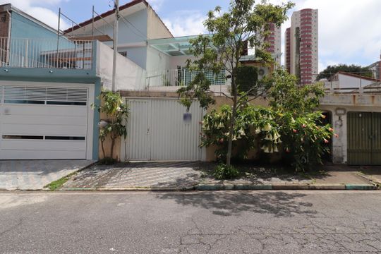Fachada de casa à venda com 2 quartos, 250m² em Vila Valparaíso, Santo André