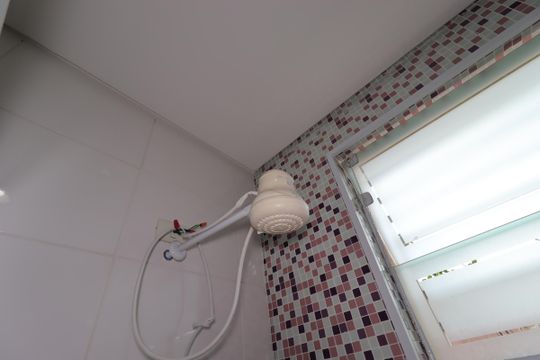 Banheiro Social - Chuveiro de casa à venda com 2 quartos, 250m² em Vila Valparaíso, Santo André