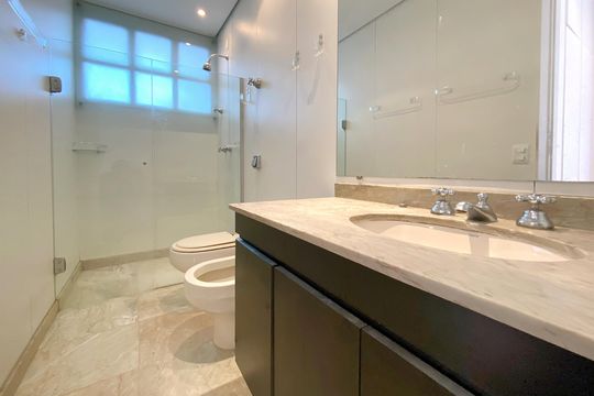 Banheiro da Suíte de apartamento à venda com 4 quartos, 274m² em Savassi, Belo Horizonte