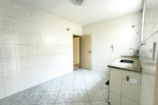 Cozinha de apartamento para alugar com 2 quartos, 71m² em Irajá, Rio de Janeiro