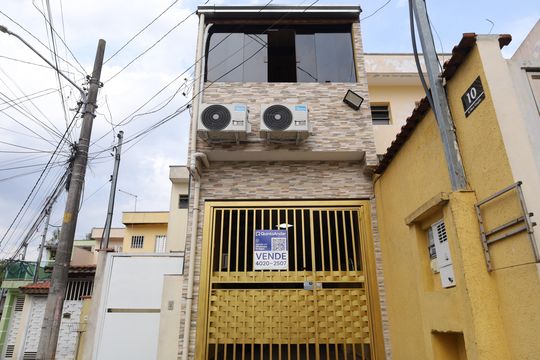 Fachada do imóvel - Placa instalada no portão - Código da placa:VGEF-676 de casa à venda com 2 quartos, 136m² em Vila Verde, São Paulo