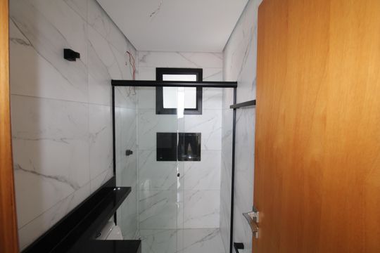 Banheiro de apartamento à venda com 2 quartos, 49m² em Tucuruvi, São Paulo