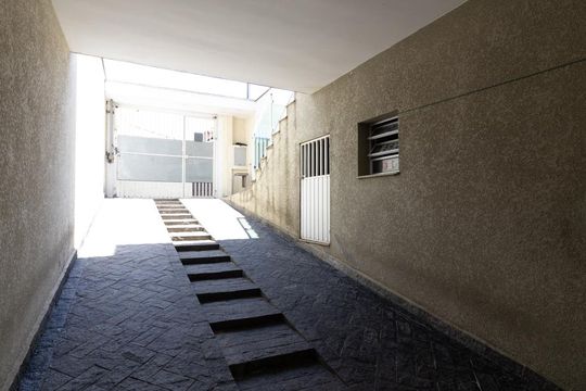 Garagem de casa à venda com 2 quartos, 140m² em Vila Paranagua, São Paulo
