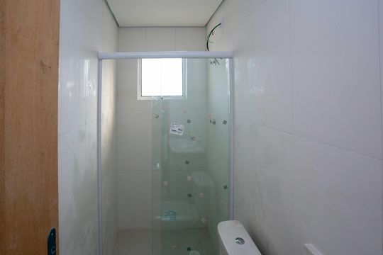 Banheiro de apartamento para alugar com 1 quarto, 36m² em Vila Clara, São Paulo