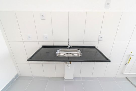 Cozinha de apartamento para alugar com 2 quartos, 42m² em Vila Kosmos, Rio de Janeiro