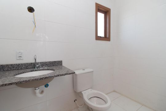 Banheiro da Suíte de casa à venda com 3 quartos, 130m² em Ipanema, Porto Alegre