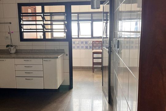 Apartamento para alugar com 3 quartos, 270m² em Vila Jacuí, São Paulo