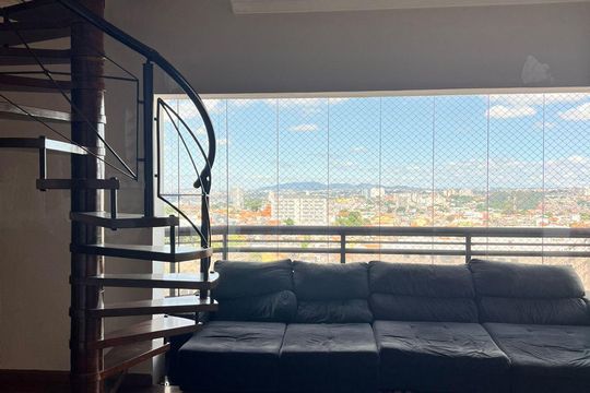 Apartamento para alugar com 3 quartos, 270m² em Vila Jacuí, São Paulo