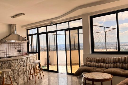 Apartamento para alugar com 3 quartos, 270m² em Vila Jacuí, São Paulo