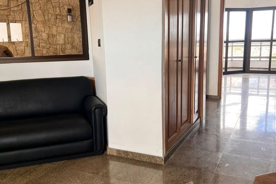 Apartamento para alugar com 3 quartos, 270m² em Vila Jacuí, São Paulo