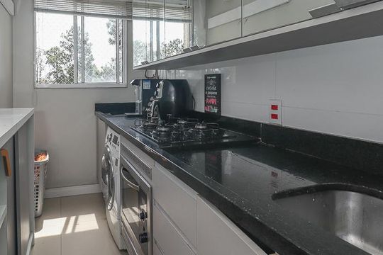Cozinha de apartamento para alugar com 2 quartos, 47m² em São Sebastião, Porto Alegre