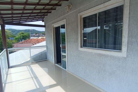 Casa à venda com 4 quartos, 278m² em Piratininga, Niterói