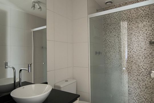 Banheiro Social de apartamento à venda com 2 quartos, 70m² em Anil, Rio de Janeiro
