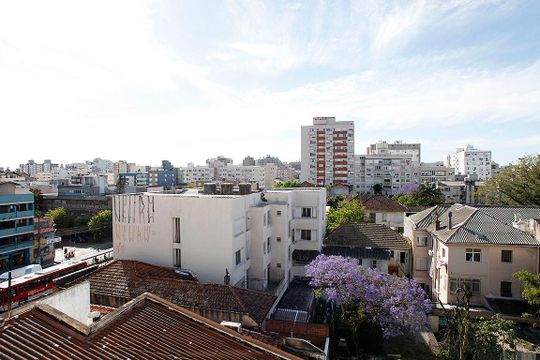 Cozinha + Área de Serviço Vista de apartamento para alugar com 2 quartos, 84m² em Santana, Porto Alegre